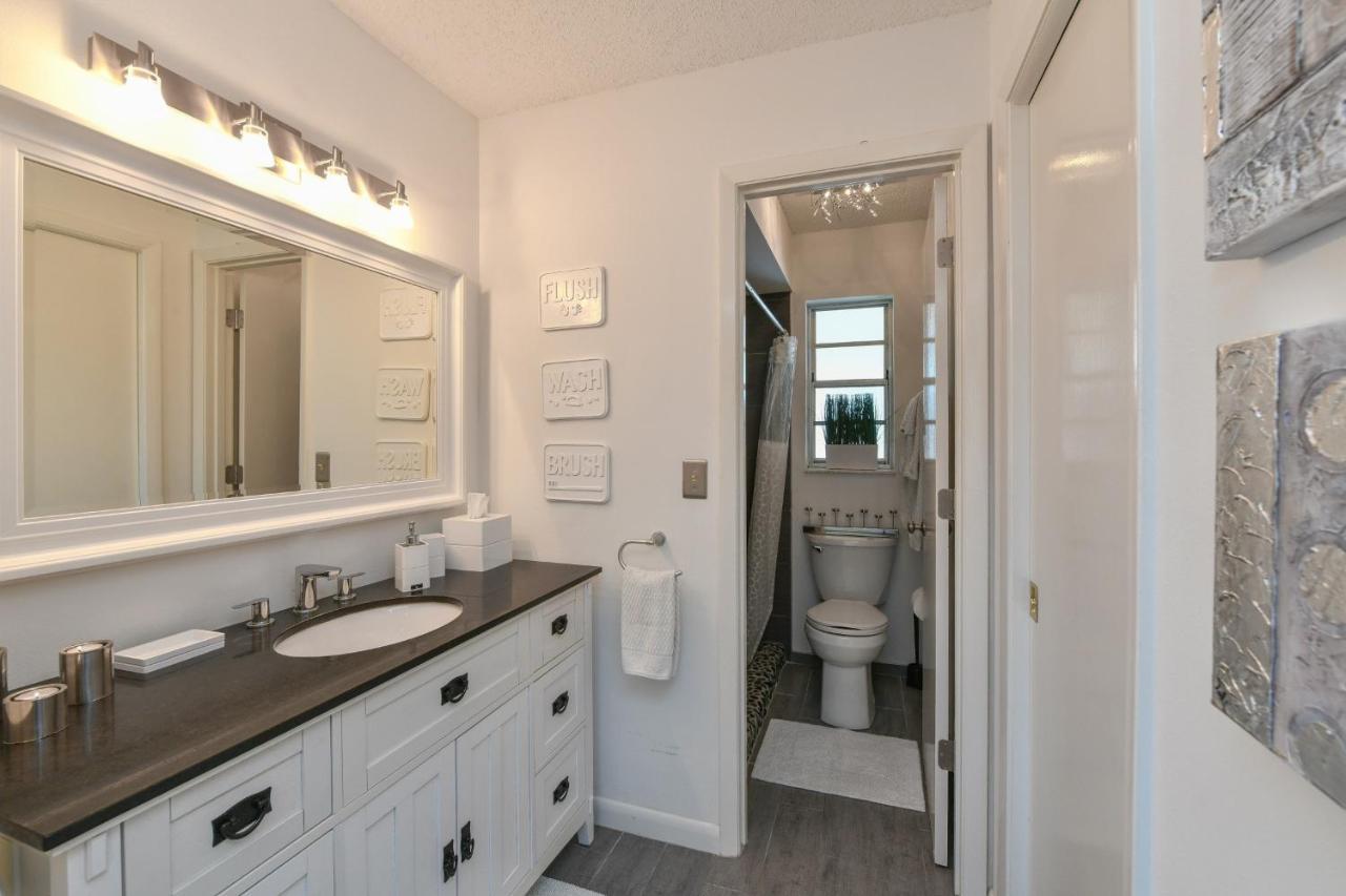 Contemporary Cozy Pool Villa II - Pool & Nearby Beach 베니스 외부 사진